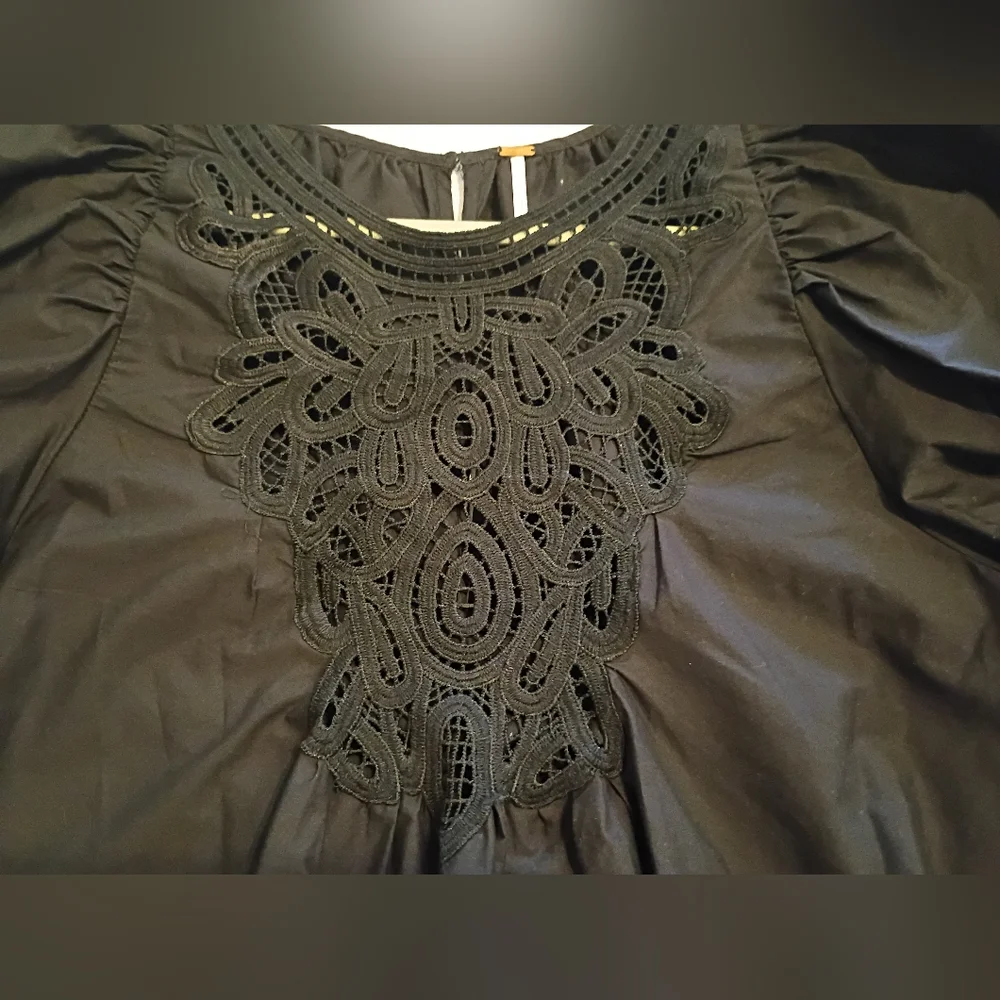 Free People Women's‎ Black Puff Sleeve Blouse Embroidered Front Sz M